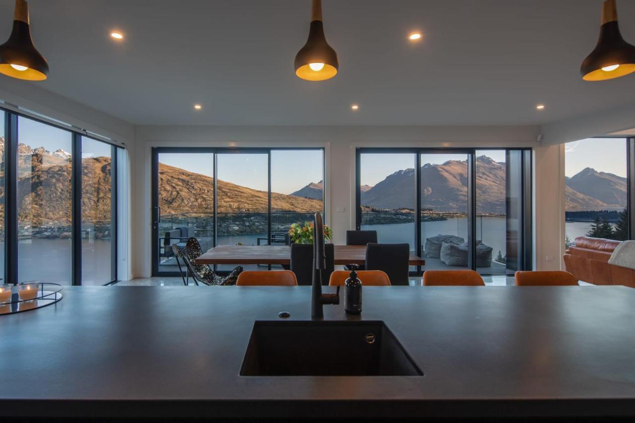 Sky Villa A Luxurious Villa Lake Views Gas Fire Queenstown Exterior foto